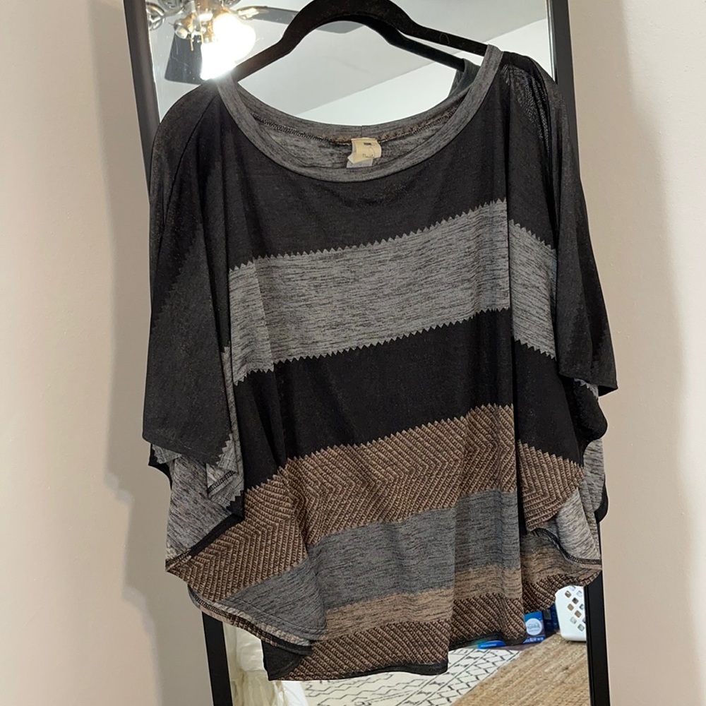 STRIPED FLOWY BLOUSE!
